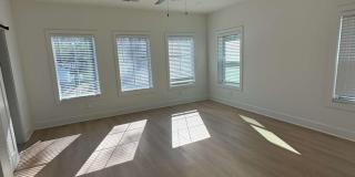 Room in 3 Bedroom Home at Plaza Ave SW Gallery 20