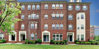 3 Bedroom/ 2.5Bathroom. Beautiful 2 Level living townhome Gallery 1