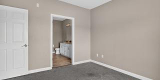 Updated 3BD/3BA Townhome: Quartz Counters, Full Basement Suite/Home Theater, Central A/C Gallery 19