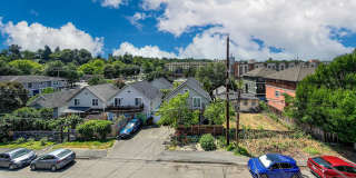Stylish 2BR Townhome with Rooftop Deck & A/C Near Light Rail Gallery 18