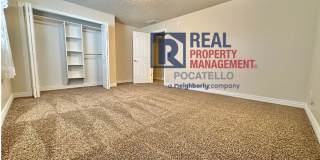 Beautiful 4 bedroom 3 bath house - attached garage Gallery 27