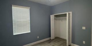Spacious 5-Bedroom Riverview Home Gallery 51
