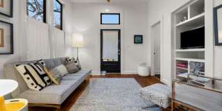 HISTORIC CHARM IN KING WILLIAM Gallery 2
