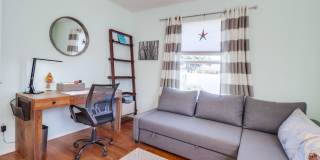***VACATION HOME AVAILABLE FROM MAY 15TH- OCTOBER 31ST*** MONTH TO MONTH Gallery 22