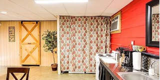 Cute, industrial-modern, and conveniently located!! Gallery 7