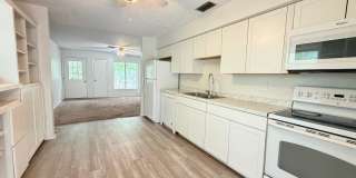 Available Now! 2 Bed, 1 Bath Duplex Gallery 1