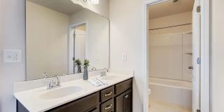 Room in 5 Bedroom Home at Green Birch Dr Gallery 3