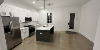 4647 Broadwick Street Gallery 3