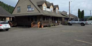 CHARMING 2 BEDROOM APARTMENT IN THE HEART OF REEDSPORT OREGON! Gallery 1