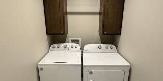 Beautiful 3 Bed, 2.5 Bath Large Townhome Gallery 16