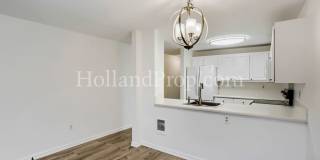 Beautiful 2-Bedroom Condo with a Garage! Gallery 11