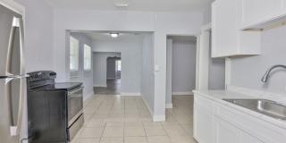 Exquisite Remodeled Retreat: 4 Bed, 1 Bath Gem in St. Petersburg Gallery 24