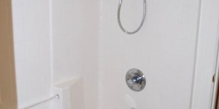Modern 4 Bed 5 Bath Near UofA – Private Baths & Off-Street Parking Gallery 14