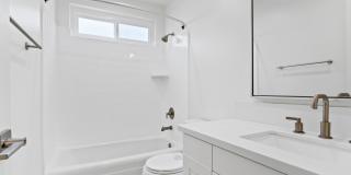 1022 Euclid Apartments Gallery 7