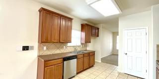 **APPLICATION RECEIVED** Spacious 5-Bedroom Retreat with 2-Car Garage & Prime Location Near Lackland AFB! Gallery 8