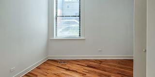 2229-35 W Wilson Gallery 9