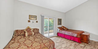 3345 E Lloyd St Gallery 17