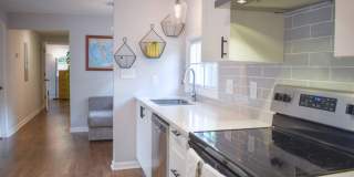 Beautiful 2 bedroom duplex in downtown Raleigh Available Early August! Gallery 7