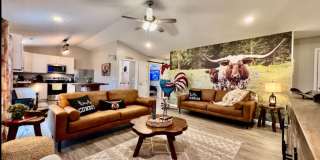 NEW Farmhouse Retreat Rustic decor and Cozy vibes! Gallery 11