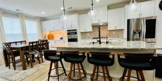 Beautiful 4BR Townhouse in Ballantyne Gallery 18