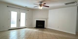 Adorable 3 Bedroom 3 Bath in Preston Green Gallery 12