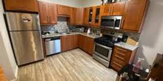 Luxury Apt in Perfect Brookline Location! Laundry in Unit! Pro Managed Gallery 1