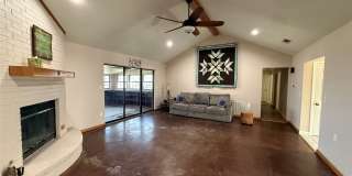 517 E Locust Street Gallery 1