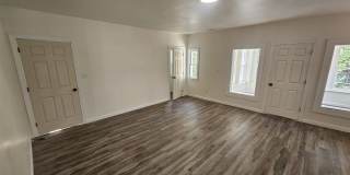 2509 Gladstone St Gallery 15