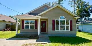 3 Bedroom Home Available Now! Gallery 1