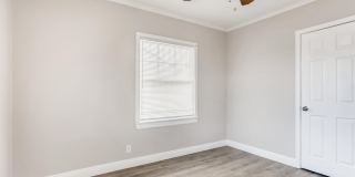 Modern 2 Bedroom House With A Huge Backyard! Gallery 16