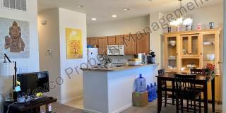 Live, Work, Relax - Comfortable Townhouse with AC Gallery 1