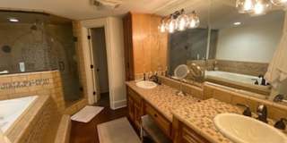 6BR Home Renovated One Block From Tulane Campus Gallery 13