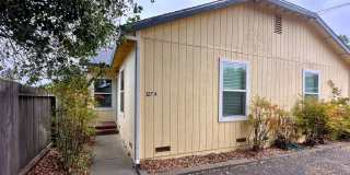 Charming Midtown Petaluma 2BD Duplex w/ Fenced Yard Gallery 1