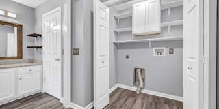 BEAUTIFULLY RENOVATED TWO BEDROOM IN CHAPIN Gallery 24