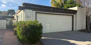Spacious 3 Bed/2 Bath Townhouse w/ an Office in Northeast Tucson! Gallery 1