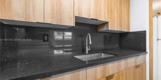 Twin Gallery 13
