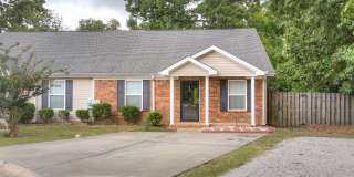 End Unit Townhome w/ Large Sunroom Gallery 1