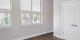 3833 N Broadway Gallery 371