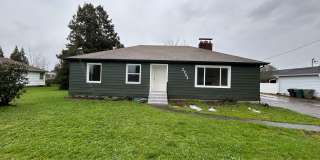 Spacious Three Bedroom Home with Two Garages Gallery 1