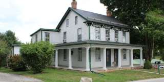 Country 3-Bedroom Farmhouse Gallery 1