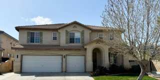 Spacious 6 bedroom home Gallery 1