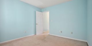Woodcroft End of Unit Townhouse with Large Bedrooms Gallery 19