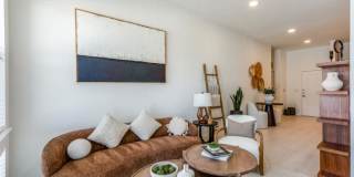 2901 NE Inner Loop Gallery 9