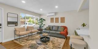Fully Furnished Sunnyside Townhome | All-Inclusive | Flexible Stays Gallery 17