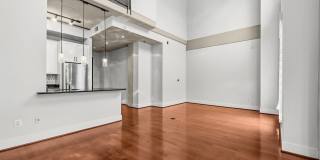 520 JOHN CARLYLE Street Gallery 9