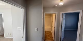 Charming 3BR Townhome in Sought-After Harrisburg Town Center Gallery 16