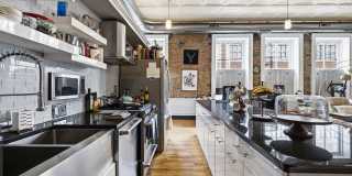 *Beautifully Updated & Unique 1BD/2BA Condo Unit Available in South Side* Gallery 18