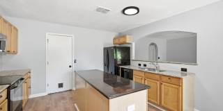 Freshly Painted 4BR Home with Large Backyard – Minutes to I-75 Gallery 11