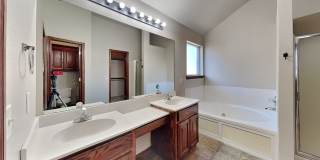 Nice 3 Bedroom 2 Bathroom Home with Storm Shelter and Office! Gallery 15