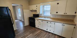 Beaverdale! 2 Bedroom, 1 Bathroom home with detached garage Gallery 1